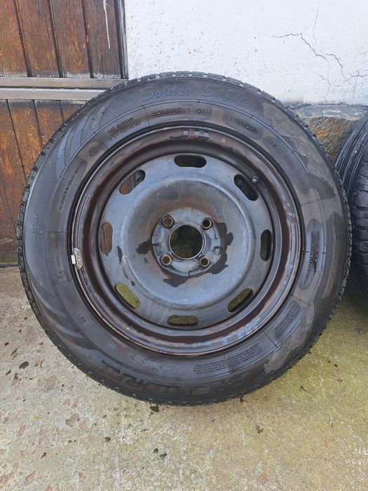 Два броя гуми 195/65R15