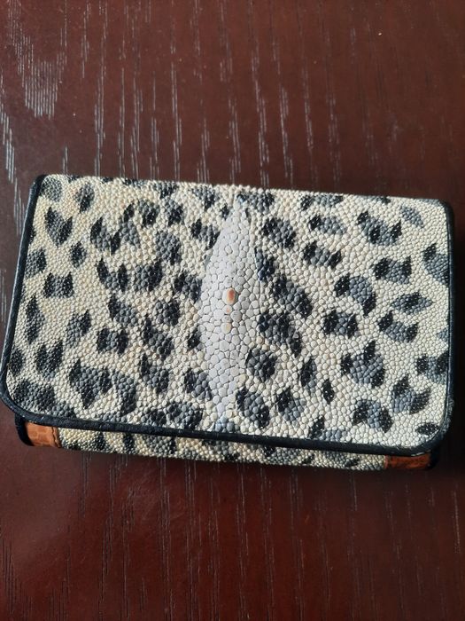 Подам кошелёк женский из кожи ската