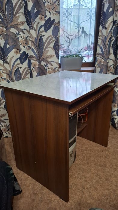 Стол для компьютера