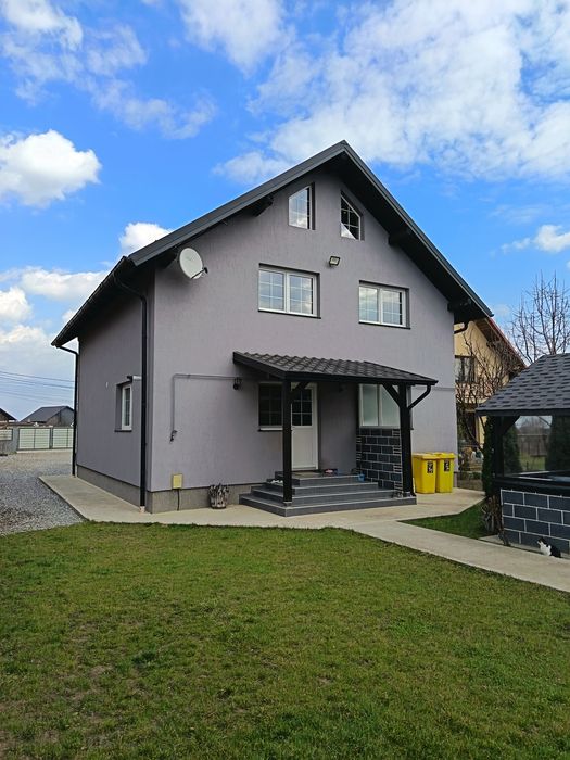 Casa+ teren+ anexe de vanzare