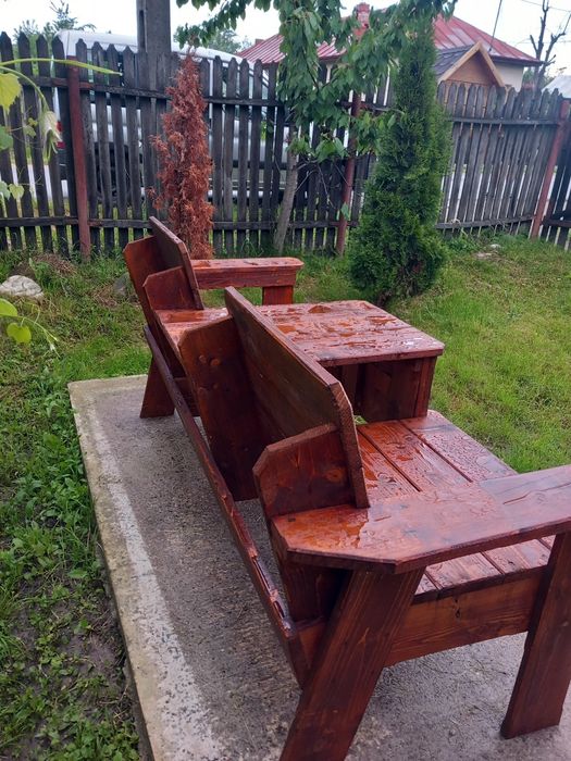 Banci din lemn pentru curte