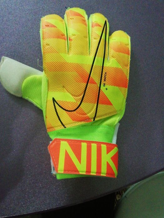 Перчатки вратарские