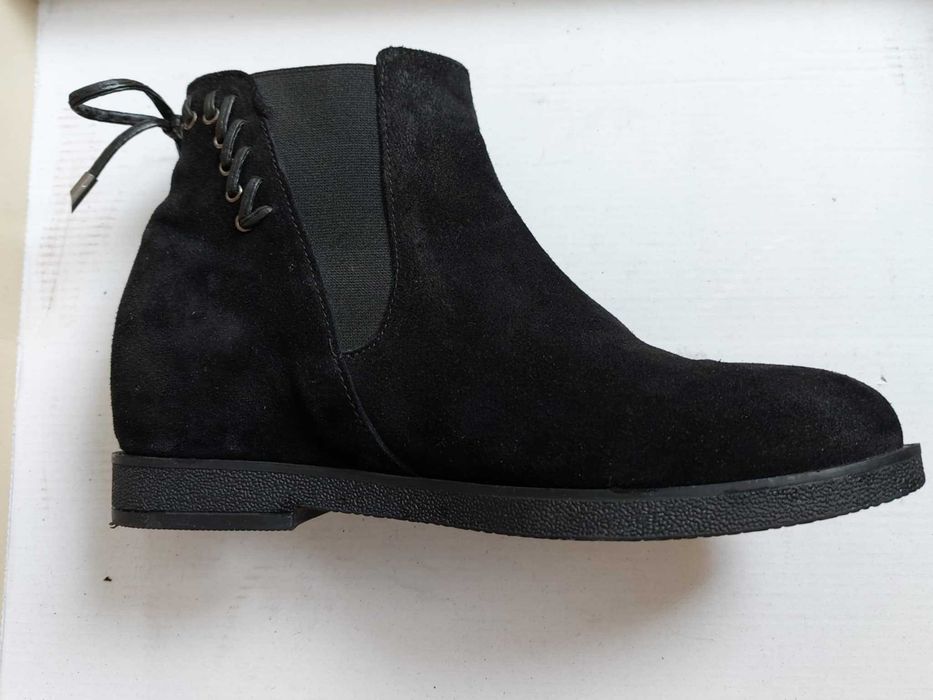 Дамски велурени боти