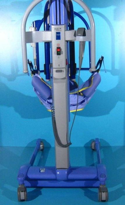 Macara pentru ridicarea si transportul pacientilor Arjo Maxi Move