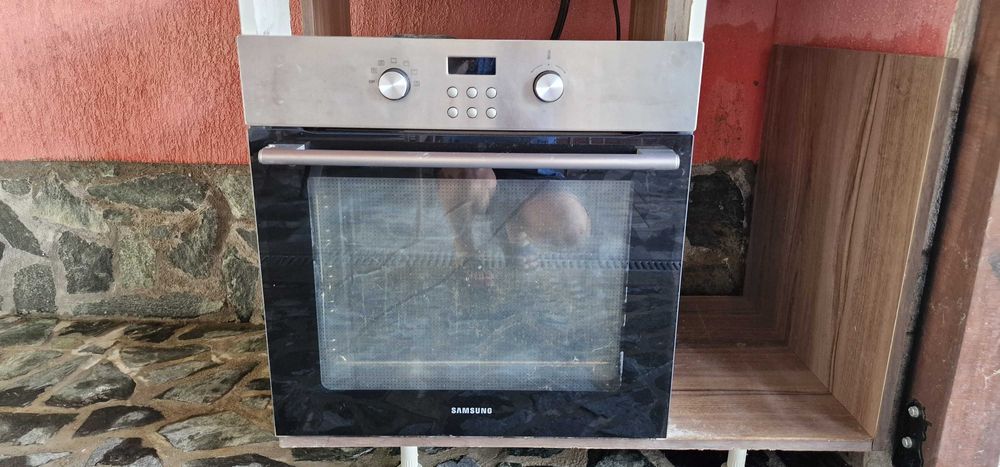 Фурна за вграждане с керамичен плот