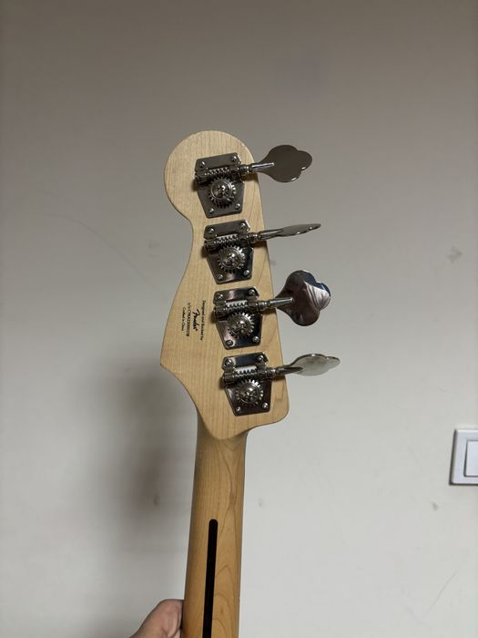 squier affinity jazz bass