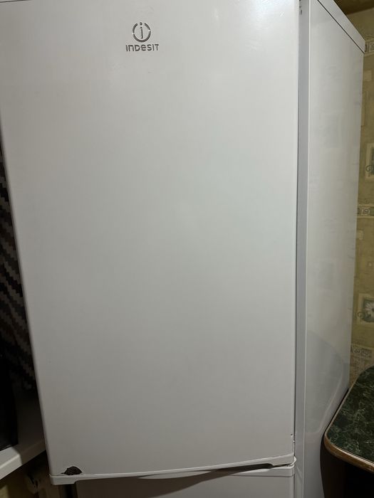 Холодильник Indesit