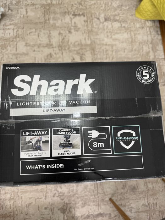 Aspirator Vertical Shark NV602 -Sigilat-