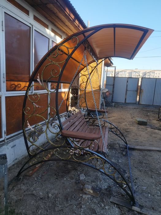 Качеля садовая кованая