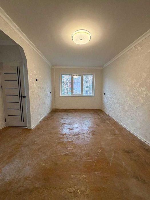 Юксалиш мактаби олдида 2 хонали агароди билан уй сотилади