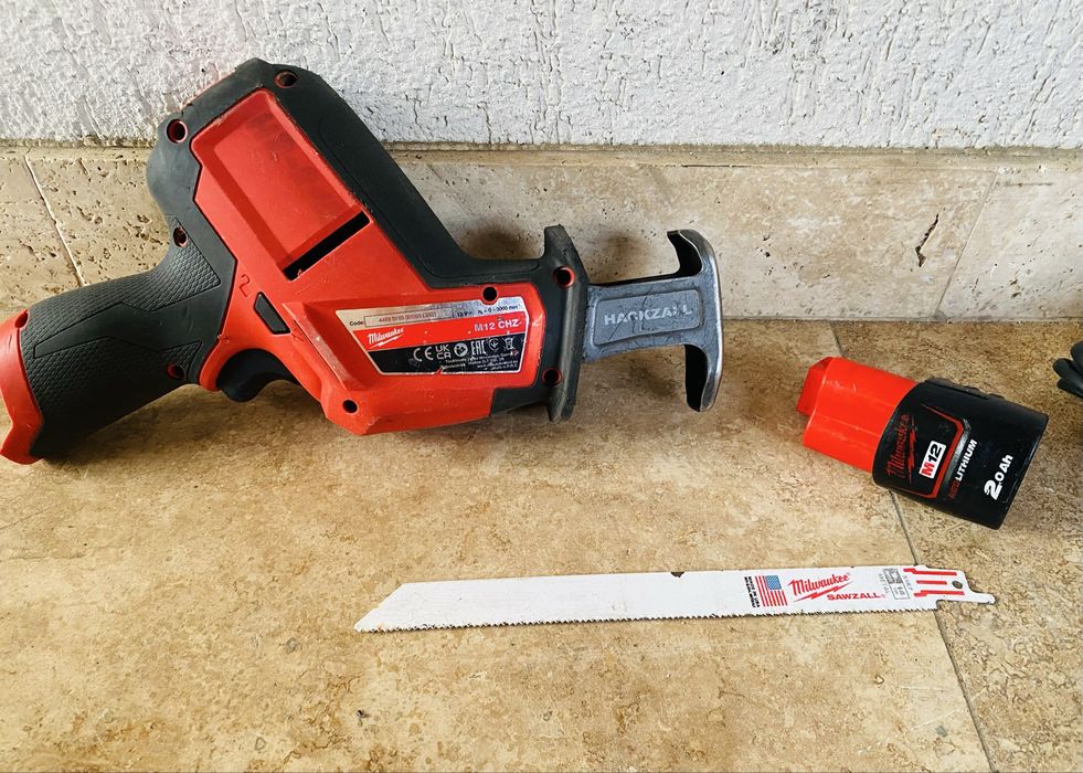 Milwaukee Ferastrau sabie M 12 CHZ
