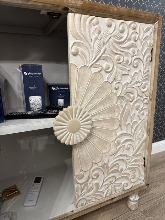 Тумба / комод Ashley Accent Cabinet