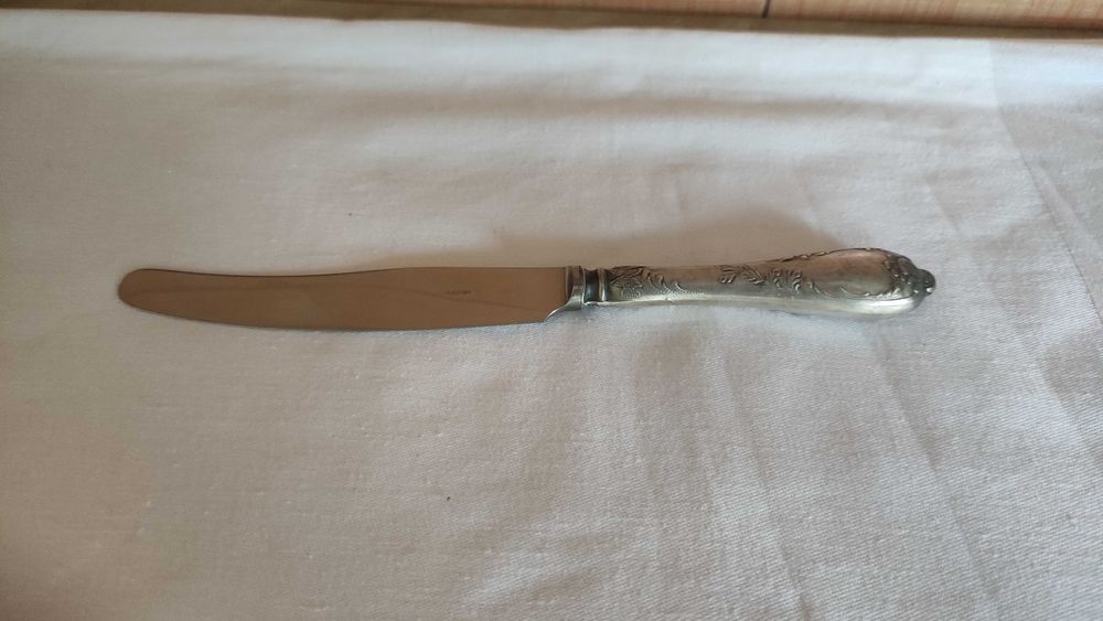 Масивни посребрени ножове от мелхиор