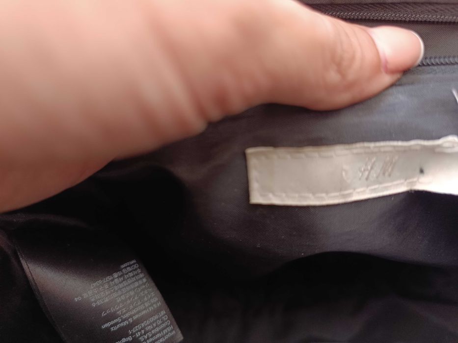 Елегантна дамска черна чанта HM