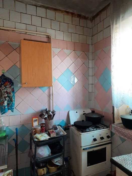 СВОЯ Продаётся ХАМЗА/Чиланзар-3кв 2-комн.1-этаж 4-этажки 63500у.е