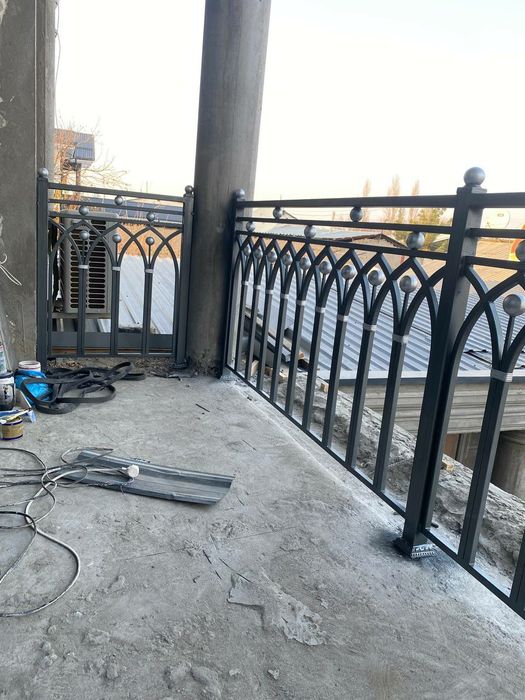 Перила кованая и хай-тек фасон
