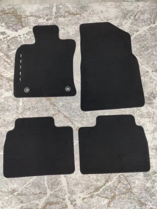 Оригинальные новые ворсовые коврики на Камри 80