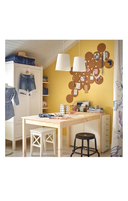 Обеденный стол .