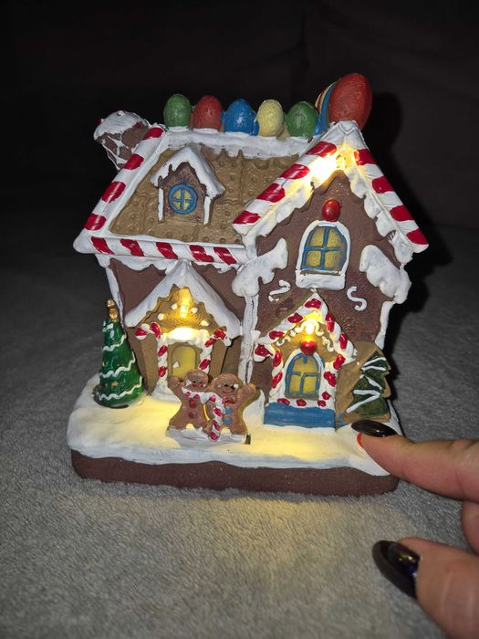 Коледна светеща къщичка