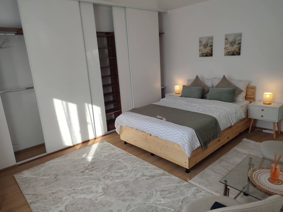 Inchiriez garsoniera Viziru -C uri vis a vis de Liceul Ana Aslan