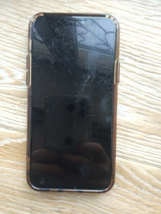 срочно продам iphone 11 pro 64 гигов 70% АКБ