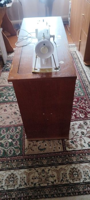 Продам швейную машинку