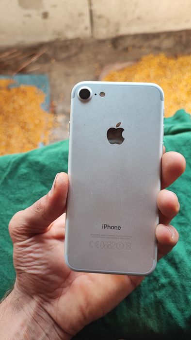 Vând   iPhone  7