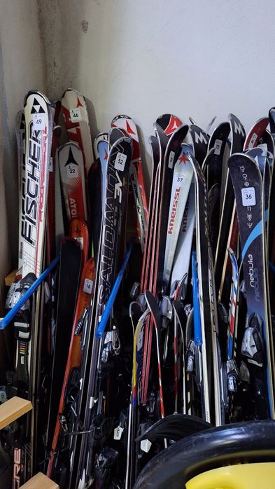 Продавам запазени ски и ски обувки