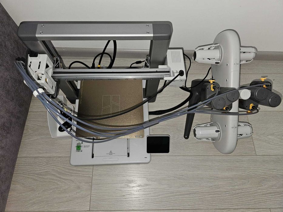 Vând Bambu Lab A1 – Stare impecabilă – Plug & Play cu AMS Lite