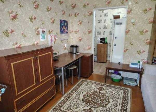 Продается малосемейка в самом центре города.