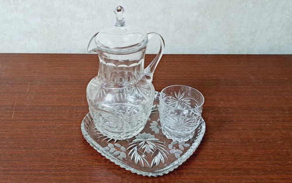 Хрустальные кувшины