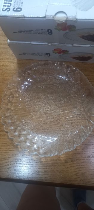 Продам тарелки  в коробке 6шт