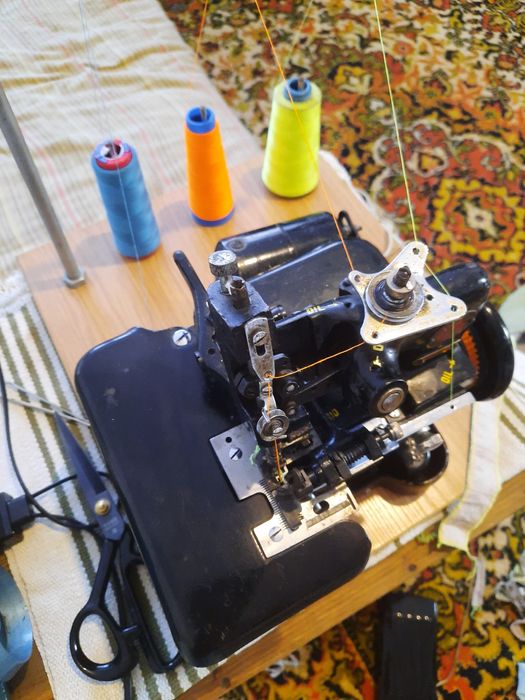 Продам хороший оверлок