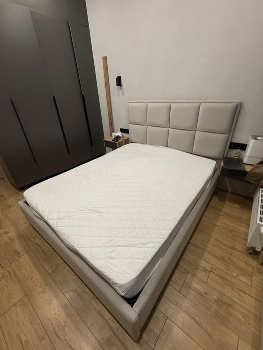 Продам кровать с матрасом