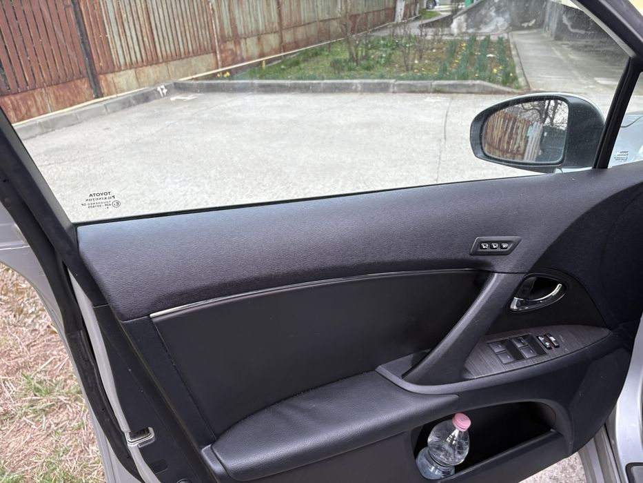 Toyota Avensis echipare Top