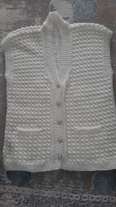 Жилеты, продаются