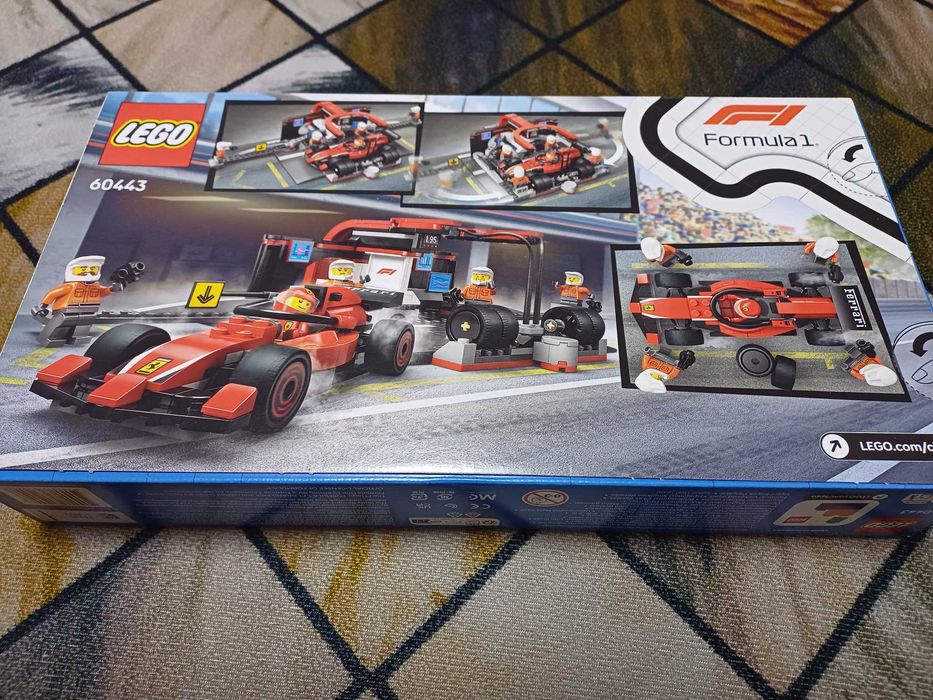 LEGO City Boxa si mecanici F1 cu masina Ferrari 60443