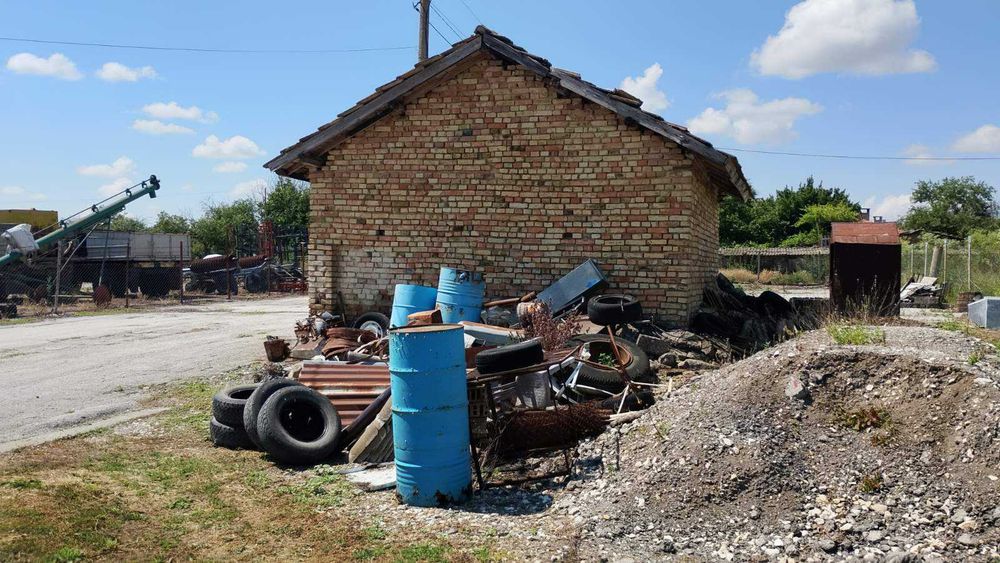 Продавам три казана за варене на ракия. Базата се намира в село БРЕСТАК област Варна.За повече информация на телефон 0889458866 Цена 60 000 евро