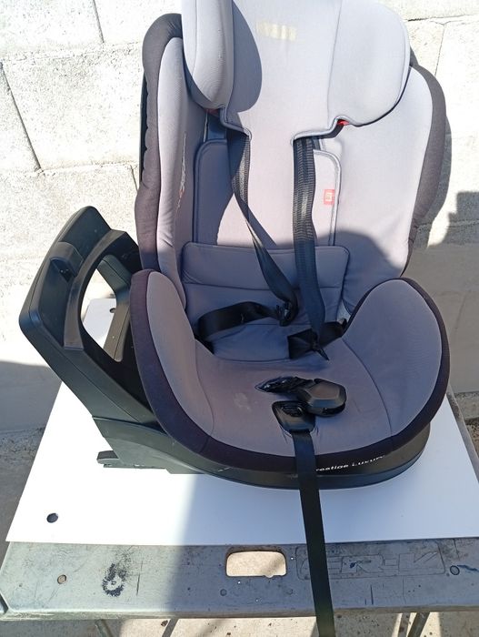 Scaun copii cu isofix rotativ . Stare buna. Prezintă urme de uzura