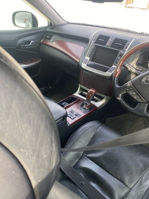 Тойота краун маджеста 200