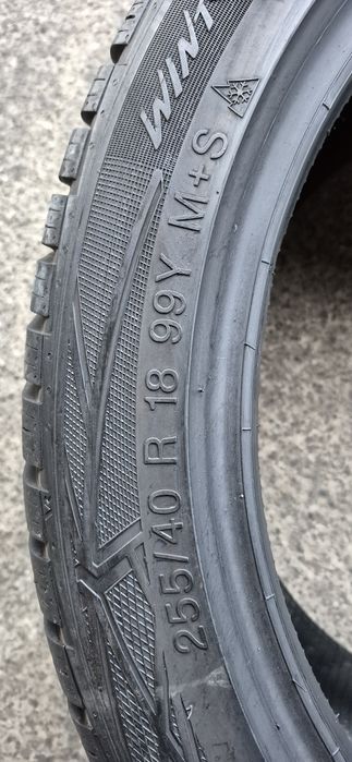 4 anvelope iarna Vredestein,fata 225/45/18,spate 255/40/18.Pret/bucata