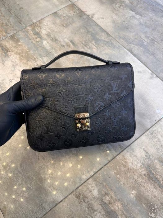 Чисто нова дамска чанта LV