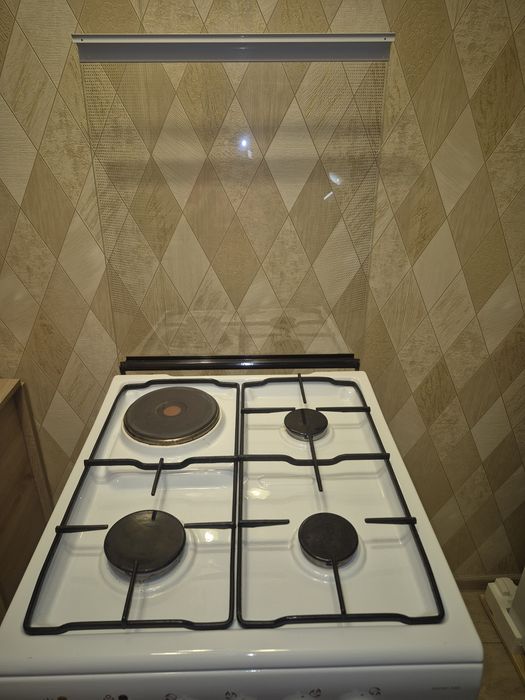 Продам газовую плиту