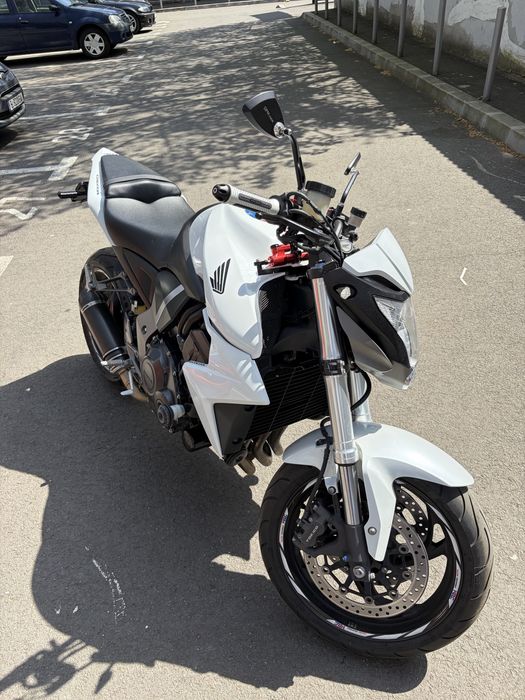 Vând Honda CB1000R