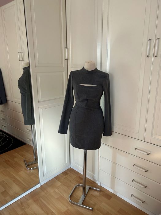 Rochie zara gri cu patretele cu slit cut out decolteu marime S