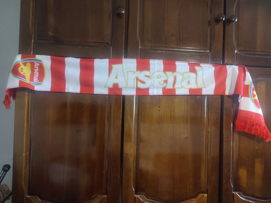 Чисто нови футболни шалове на 6 от известните отбори