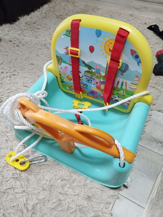 Продавам Детско бюро и детска люлка