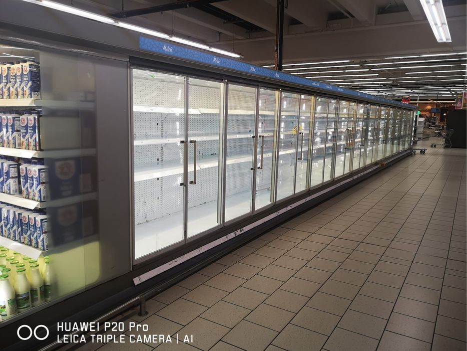 Хладилна витрина със стъклени врати