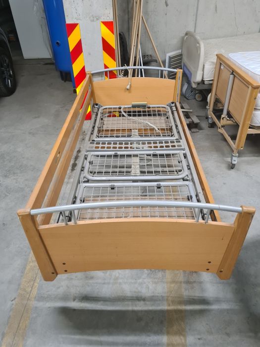 Болнично електрическо легло