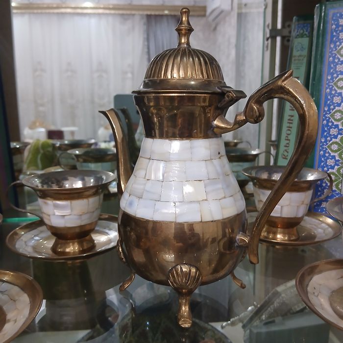 Хакикий эски мис идишлар туплами.